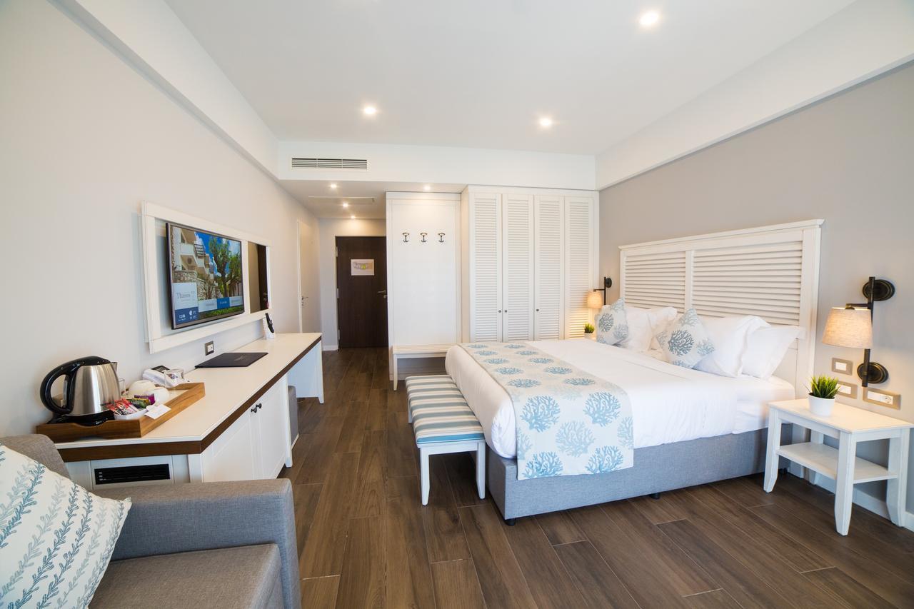 Beach and pool Front Double or Twin Room with Sea View